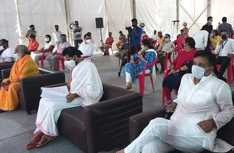 चंद्रेश्वर नगर में सीवेज ट्रीटमेंट प्लांट के लोकार्पण के दौरान मौजूद लोग।