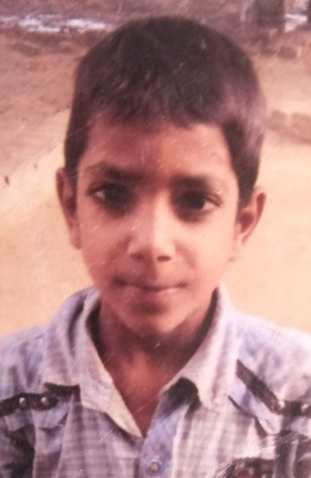 गंगा में डूबे बच्चे का फाइल फोटो। गंगा में डूबे बच्चे का फाइल फोटो।