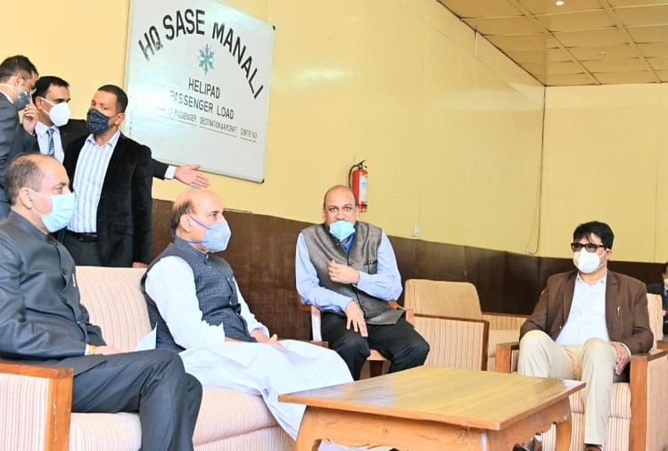 रक्षा मंत्री राजनाथ सिंह मनाली पहुंचे।