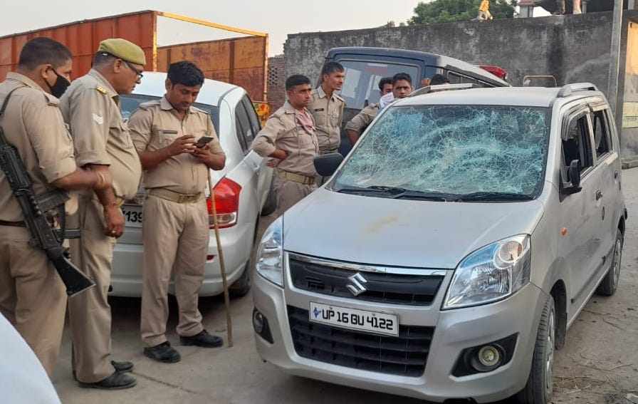 झिंझाना क्षेत्रके गांव मसूरा में मौके पर खडी क्षतिग्रस्त कार झिंझाना क्षेत्रके गांव मसूरा में मौके पर खडी क्षतिग्रस्त कार