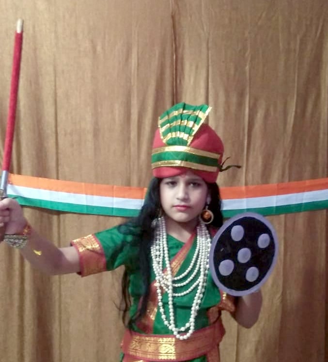 शामली में गांधी जयंती पर आयोजित फैन्सी ड्रैस प्रतियोगिता में भाग लेती बालिका शामली में गांधी जयंती पर आयोजित फैन्सी ड्रैस प्रतियोगिता में भाग लेती बालिका