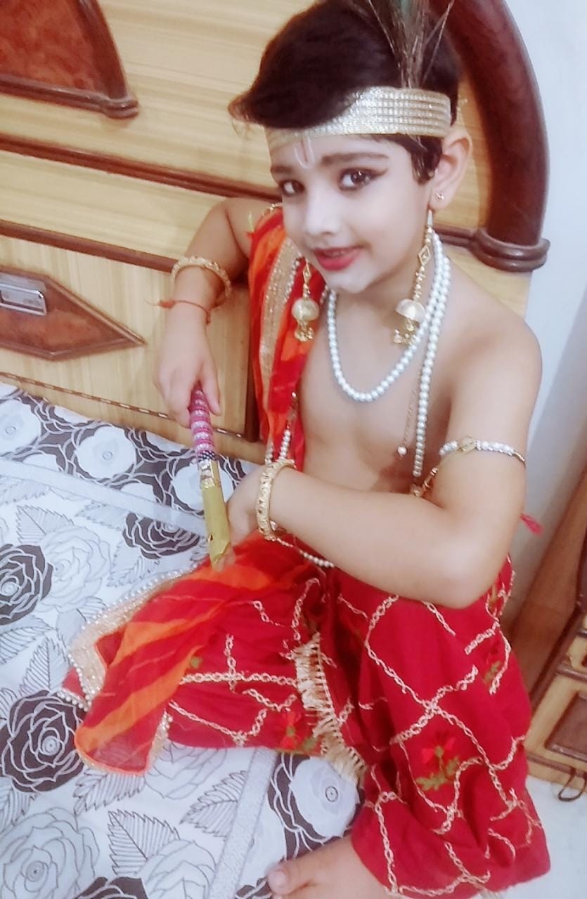 शामली में गांधी जयंती पर आयोजित फैन्सी ड्रैस प्रतियोगिता में भाग लेता बालक शामली में गांधी जयंती पर आयोजित फैन्सी ड्रैस प्रतियोगिता में भाग लेता बालक