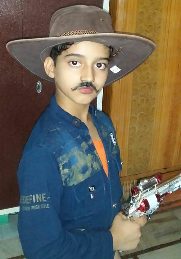 शामली में गांधी जयंती पर आयोजित फैन्सी ड्रैस प्रतियोगिता में भाग लेता बालक शामली में गांधी जयंती पर आयोजित फैन्सी ड्रैस प्रतियोगिता में भाग लेता बालक