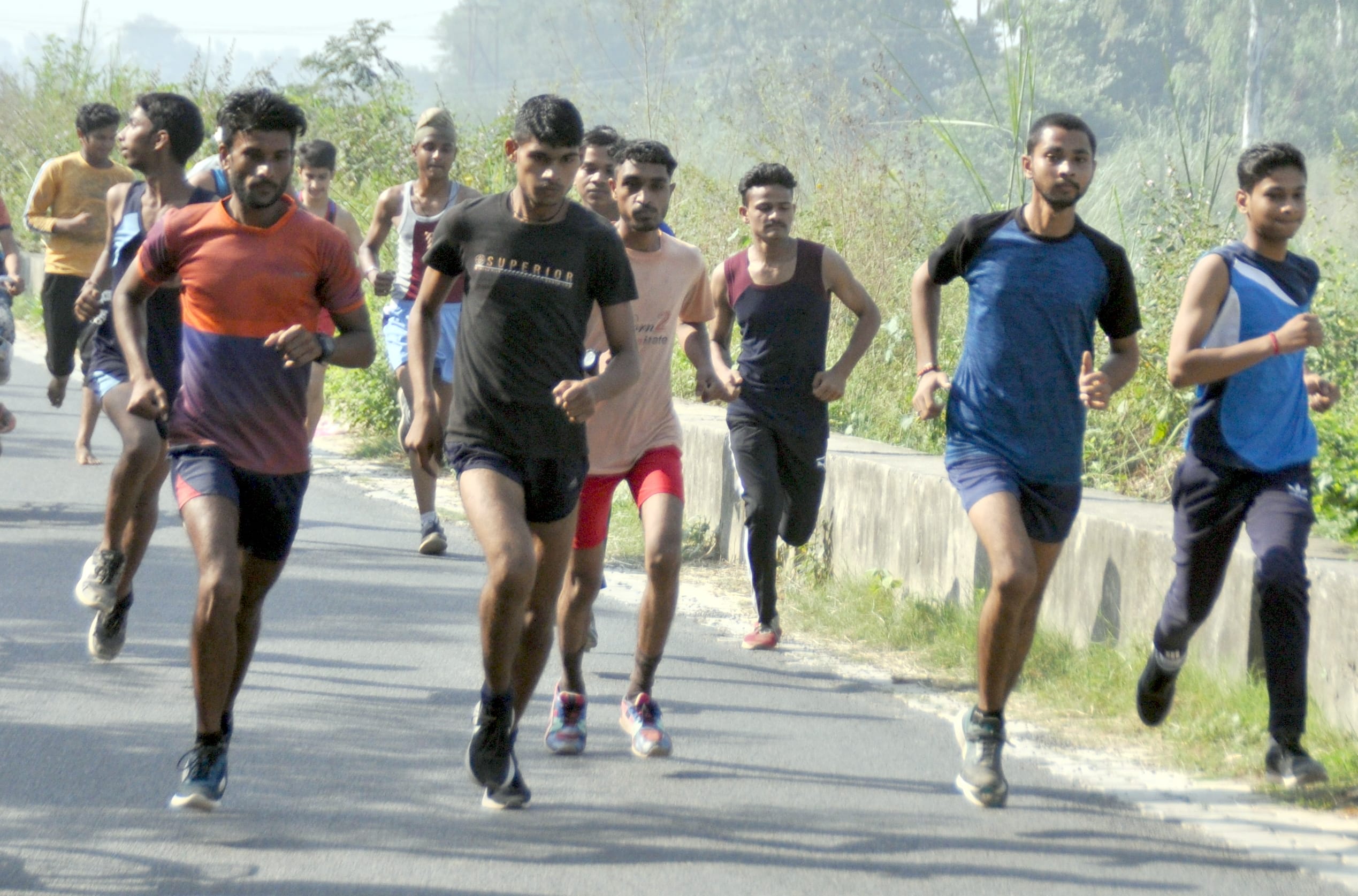 शामली क्रॉस कन्ट्री दोड में भाग लेते युवक शामली क्रॉस कन्ट्री दोड में भाग लेते युवक