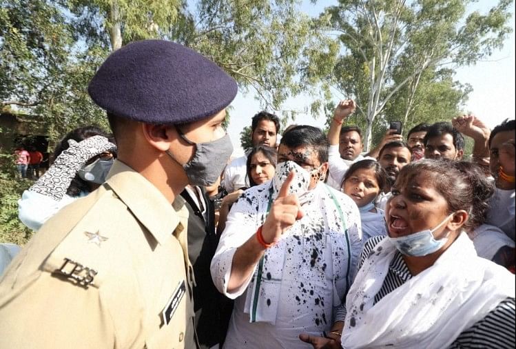 आप नेता संजय सिंह पर फेंकी स्याही
