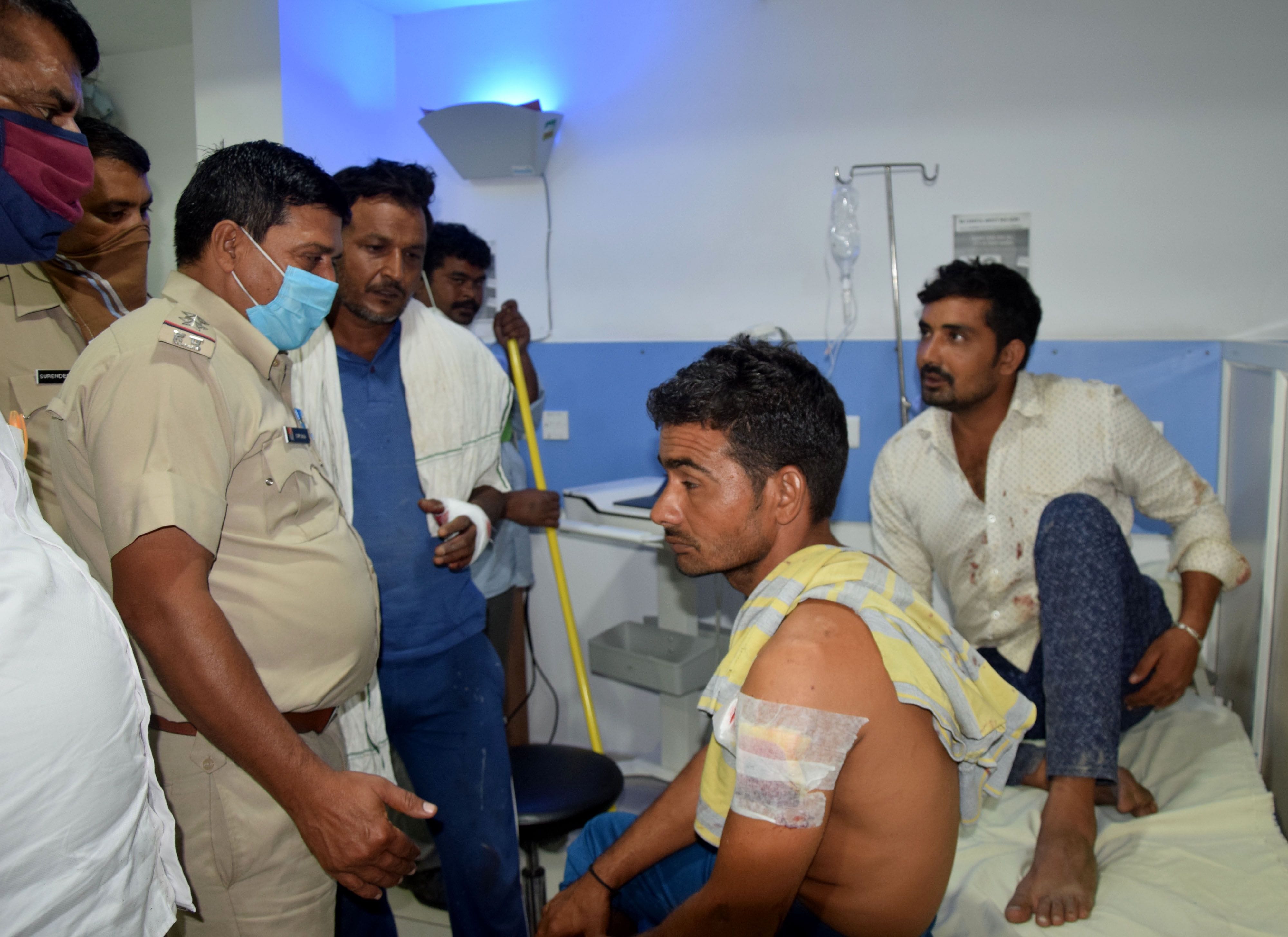 मोखरा गांव में गोली चलने से घायलों को खेड़ी साध स्थित एक निजी अस्पताल में इलाज के लिए भर्ती कराया ? मोखरा गांव में गोली चलने से घायलों को खेड़ी साध स्थित एक निजी अस्पताल में इलाज के लिए भर्ती कराया ?
