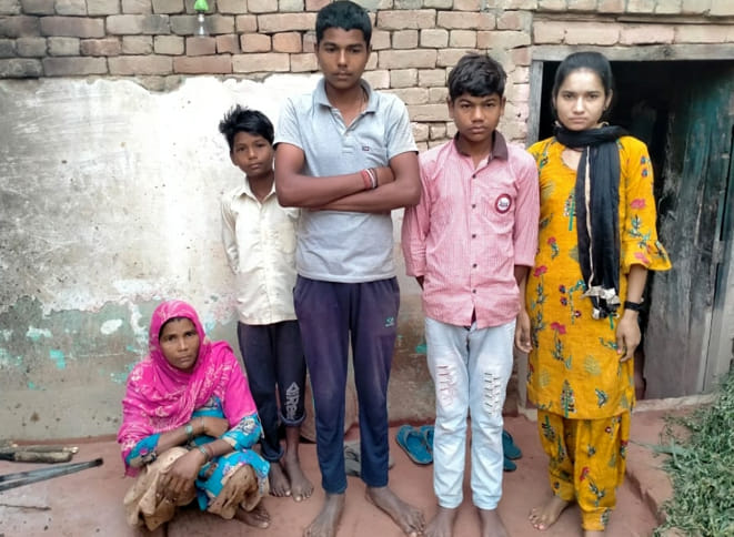 सड़क हादस्स का पीडित परिवार सड़क हादस्स का पीडित परिवार