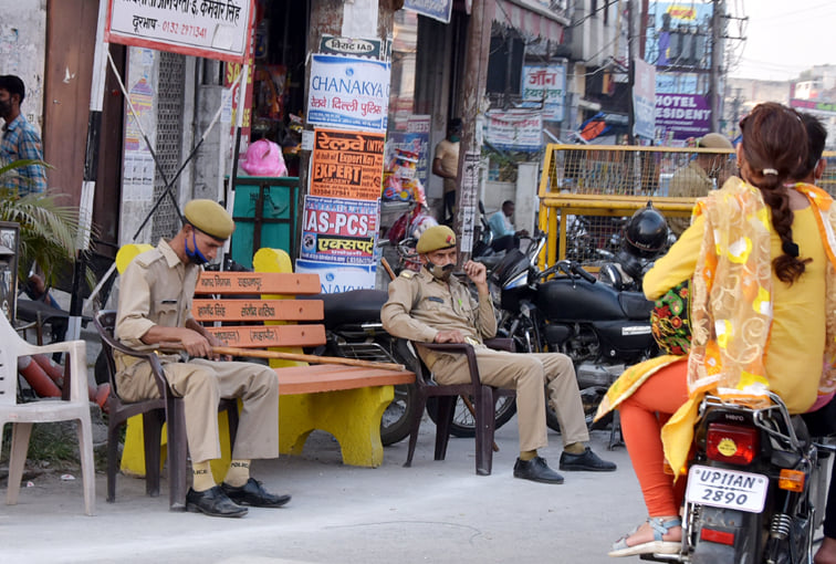 घंटाघर पर तैनात होमगार्ड घंटाघर पर तैनात होमगार्ड