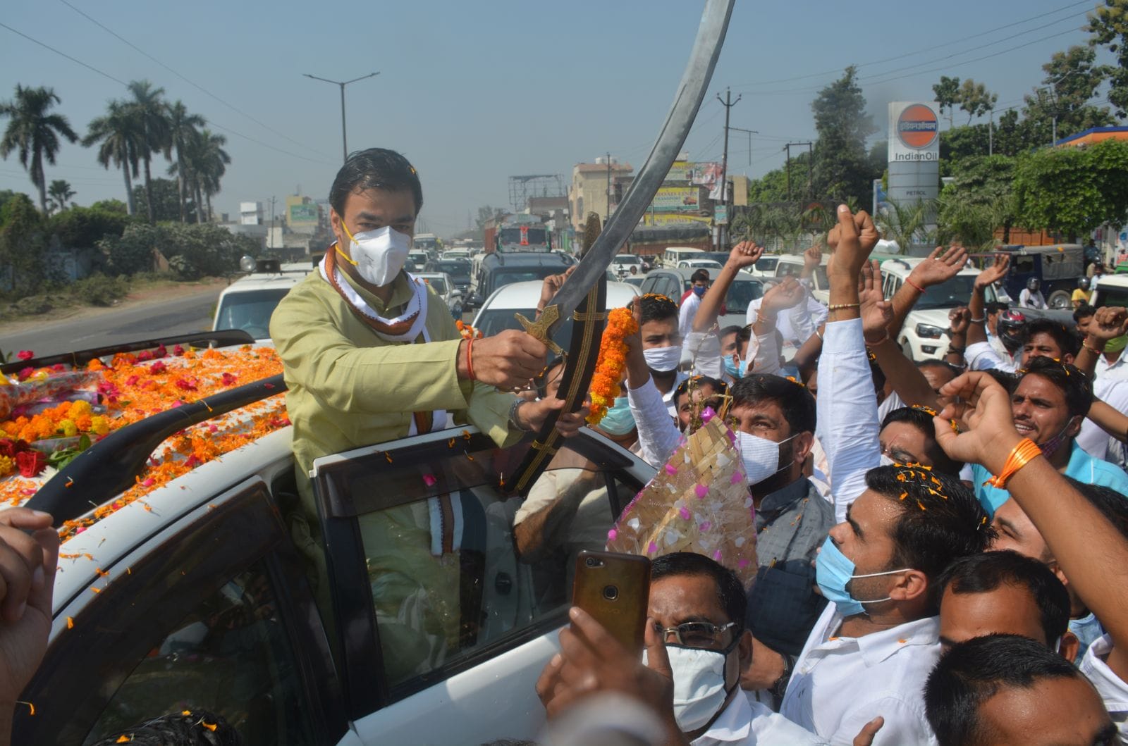 पाकबड़ा होली डे रीजेंसी होटल के पास क्षेत्रीय अध्यक्ष पश्चिम क्षेत्र मोहित बेनिवाल का तलवार देक पाकबड़ा होली डे रीजेंसी होटल के पास क्षेत्रीय अध्यक्ष पश्चिम क्षेत्र मोहित बेनिवाल का तलवार देक