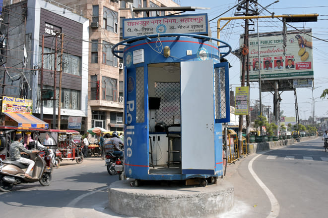 घंटाघर स्थित ट्रैफिक बूथ घंटाघर स्थित ट्रैफिक बूथ