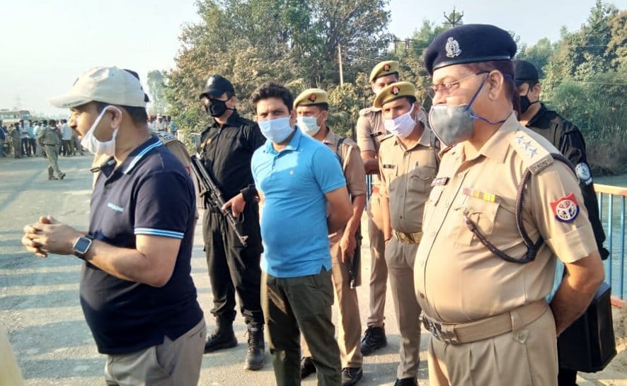 नजीबाबाद में तहसीलदार रूड़की का वाहन निकालने के लिए रेस्क्यू अभियान चलवाते डीएम रमाकांत पांडेय? नजीबाबाद में तहसीलदार रूड़की का वाहन निकालने के लिए रेस्क्यू अभियान चलवाते डीएम रमाकांत पांडेय?