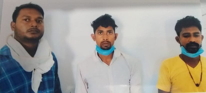 रुद्रपुर में कछुए के मांस के साथ पकड़े गए तस्कर। रुद्रपुर में कछुए के मांस के साथ पकड़े गए तस्कर।