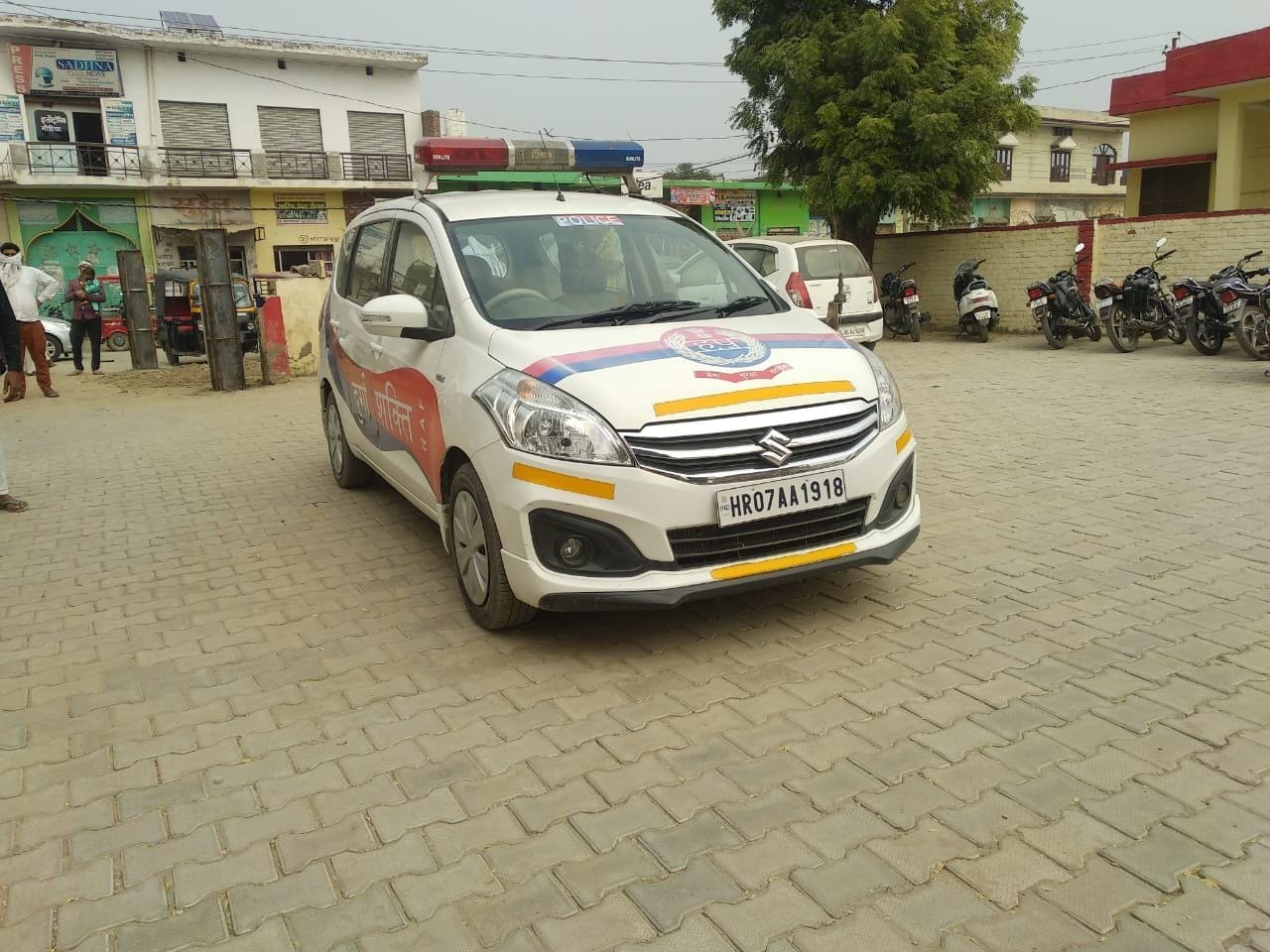 कुरुक्षेत्र। यूपी  कैराना कोतवाली में खड़ी हरियाणा पुलिस की गाड़ी।