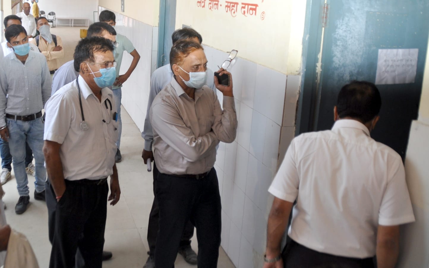 शामली सीएचसी का निरिक्षण करते सीएमओ डा0 वीर बहादुर ढाका शामली सीएचसी का निरिक्षण करते सीएमओ डा0 वीर बहादुर ढाका