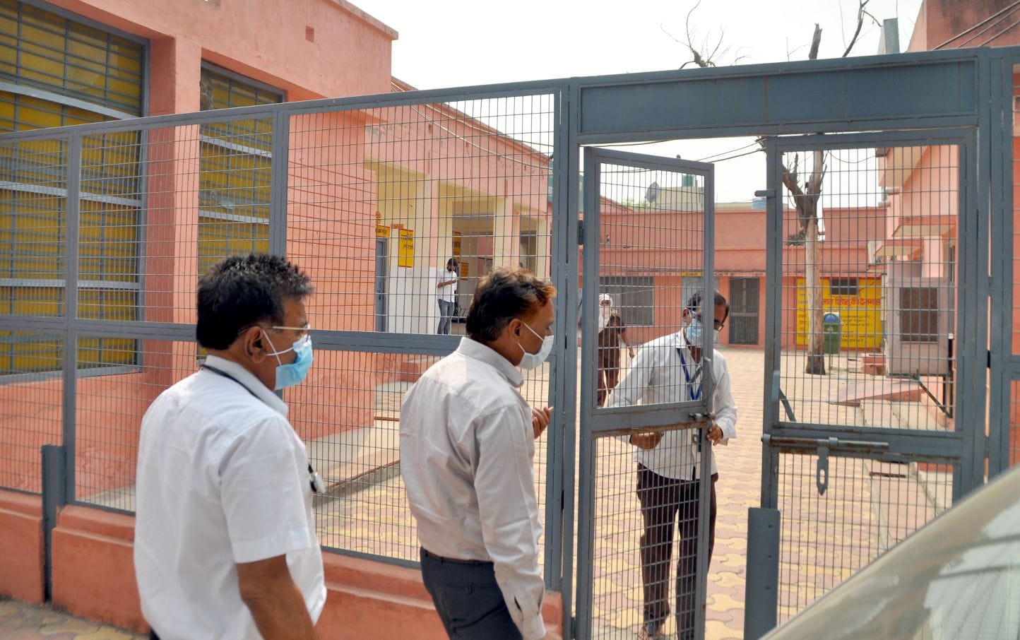 शामली सीएचसी का निरिक्षण करते सीएमओ डा0 वीर बहादुर ढाका शामली सीएचसी का निरिक्षण करते सीएमओ डा0 वीर बहादुर ढाका