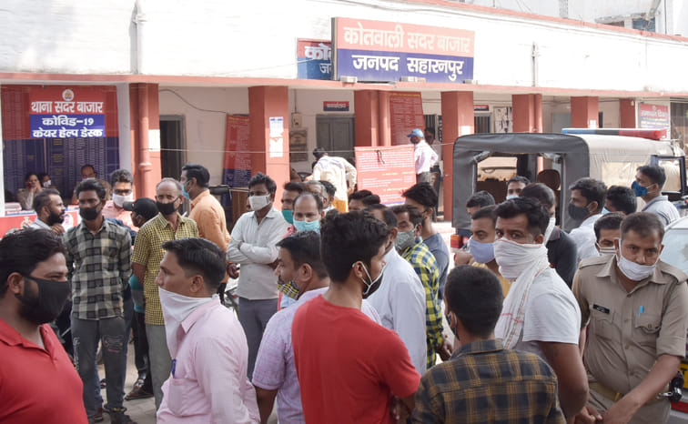 हिम्मत नगर में किरायदार की मौत के थाने पहुंचे परिजन क्षेत्रवायी हिम्मत नगर में किरायदार की मौत के थाने पहुंचे परिजन क्षेत्रवायी