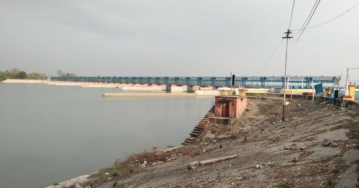 बनबसा का ऐतिहासिक शारदा बैराज, जिससे आज हटा रैडअलर्ट।