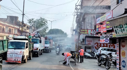 विशेष स्वच्छता अभियान के तहत बाजारो को सेनेटाईज करते निगम की टीम विशेष स्वच्छता अभियान के तहत बाजारो को सेनेटाईज करते निगम की टीम