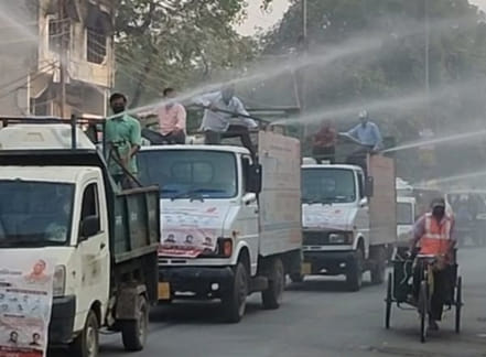 विशेष स्वच्छता अभियान के तहत बाजारो को सेनेटाईज करते निगम की टीम विशेष स्वच्छता अभियान के तहत बाजारो को सेनेटाईज करते निगम की टीम