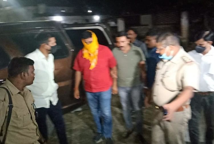 Ballia Murder Case: Main Accused Dhirendra Singh Will Be Produced In Court  Today - बलिया गोलीकांड: मुख्य आरोपी धीरेंद्र की पेशी, 14 दिन की न्यायिक  हिरासत में भेजा - Amar Ujala Hindi News Live