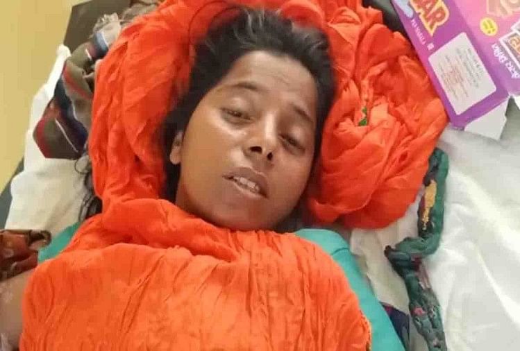 घटना की जानकारी देती पीड़िता