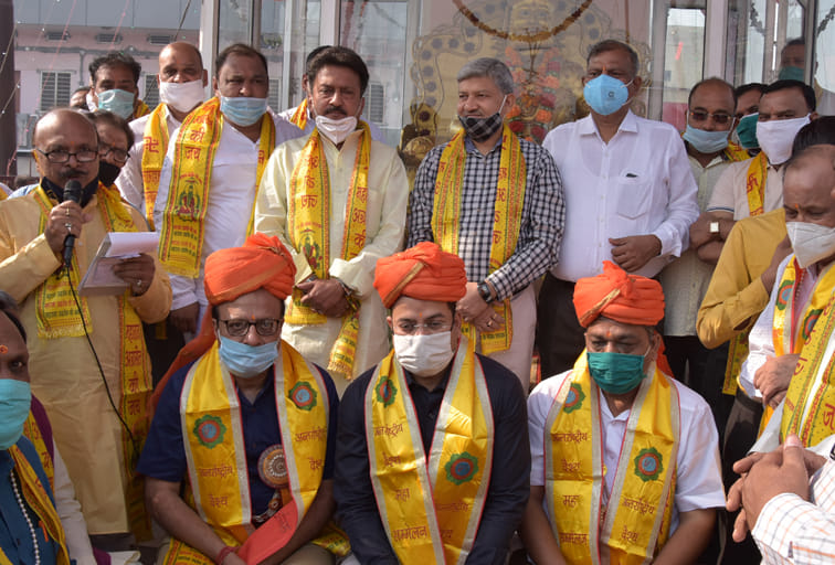 अग्रसेन चौक पर अन्तर्राष्ट्रीय वैश्य फैडरेशन द्वारा महाराजा अग्रसेन जयंती पर सम्मानित डीआईजी ? अग्रसेन चौक पर अन्तर्राष्ट्रीय वैश्य फैडरेशन द्वारा महाराजा अग्रसेन जयंती पर सम्मानित डीआईजी ?