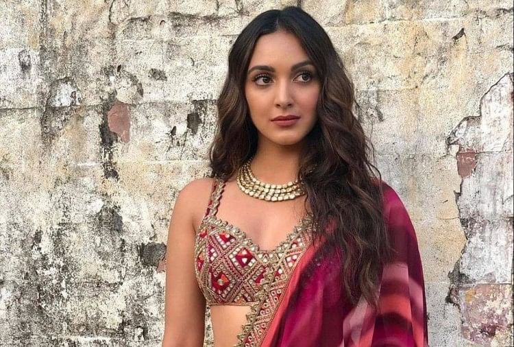 कियारा आडवाणी ने फिल्मी प्रमोशन के लिए चुनी ऐसी साड़ी, तस्वीरें देख फैंस हुए क्रेजी कियारा आडवाणी ने फिल्मी प्रमोशन के लिए चुनी ऐसी साड़ी, तस्वीरें देख फैंस हुए क्रेजी