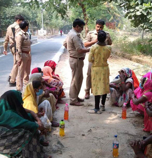 कन्नौज ः कलक्ट्रेट में आत्मदाह के लिए प्रेट्रोल लेकर पहुंचीं स्वयं सहायता समूह की महिलाओं को सम?