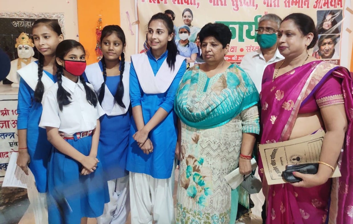 अग्रसेन कालेज में मिशन शक्ति कार्यक्रम में छात्राओं के साथ नोडल अधिकारी, डीआईजी उत्तर प्रदेश पा? अग्रसेन कालेज में मिशन शक्ति कार्यक्रम में छात्राओं के साथ नोडल अधिकारी, डीआईजी उत्तर प्रदेश पा?