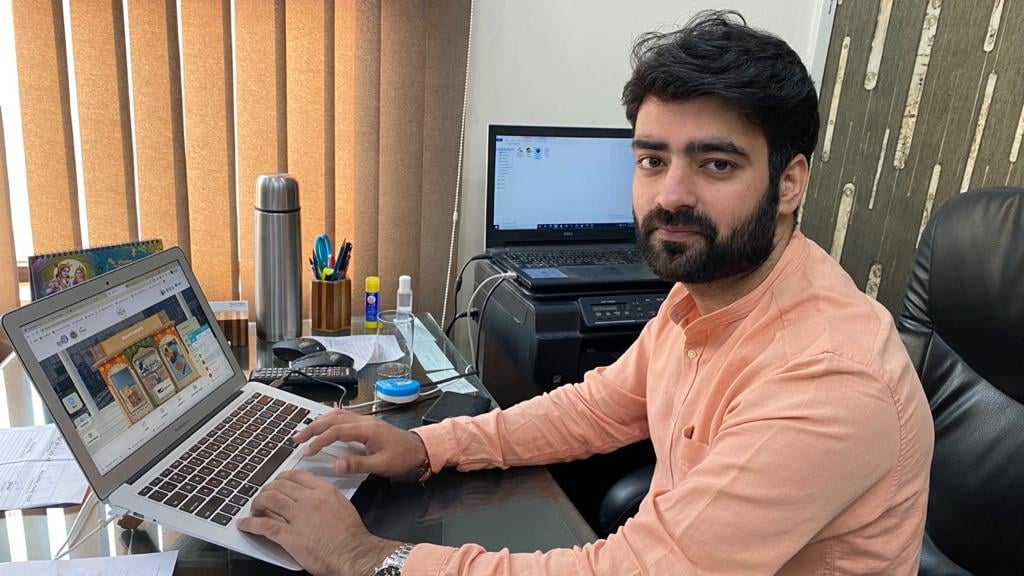 वुड कार्विंग कारोबारी - प्रतीक मिगलानी वुड कार्विंग कारोबारी - प्रतीक मिगलानी