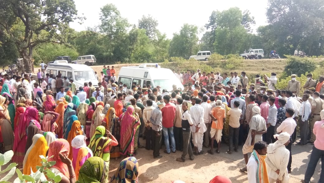 कैप्सन -1,2 - एक साथ रखे चारों मासूमों के शव 3 - वह मछली तालाब जिस में बालक हुए थे मृत 4 - तालबेहट से सुकुव? कैप्सन -1,2 - एक साथ रखे चारों मासूमों के शव 3 - वह मछली तालाब जिस में बालक हुए थे मृत 4 - तालबेहट से सुकुव?