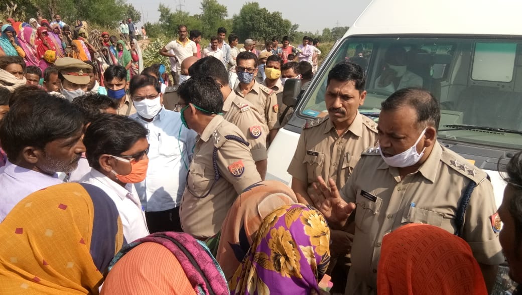 कैप्सन -1,2 - एक साथ रखे चारों मासूमों के शव 3 - वह मछली तालाब जिस में बालक हुए थे मृत 4 - तालबेहट से सुकुव? कैप्सन -1,2 - एक साथ रखे चारों मासूमों के शव 3 - वह मछली तालाब जिस में बालक हुए थे मृत 4 - तालबेहट से सुकुव?