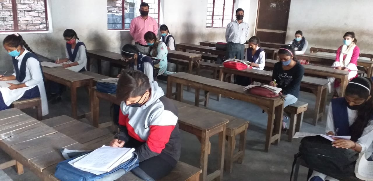 बेहट के भारतीय शिक्षा उच्चतर माध्यमिक विद्यालय में अध्यन्नरत छात्र। बेहट के भारतीय शिक्षा उच्चतर माध्यमिक विद्यालय में अध्यन्नरत छात्र।