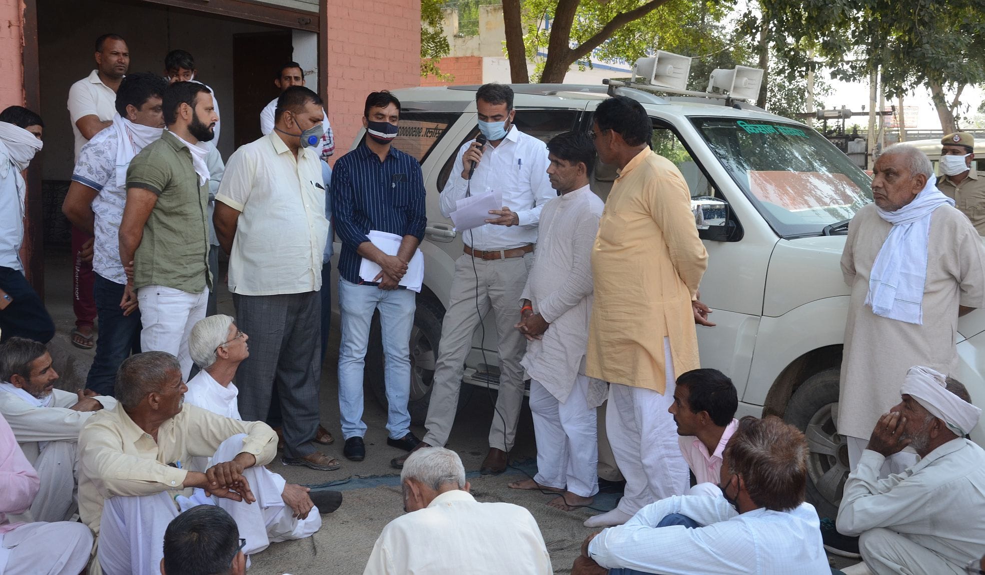 Farmers locked Dadri grain market, Strike in Bharda and Kadma Farmers locked Dadri grain market, Strike in Bharda and Kadma