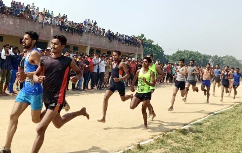कांधला क्षेत्र के गांव पंजोखरा में दौड प्रतियोगिता में भाग लेते खिलाडी कांधला क्षेत्र के गांव पंजोखरा में दौड प्रतियोगिता में भाग लेते खिलाडी
