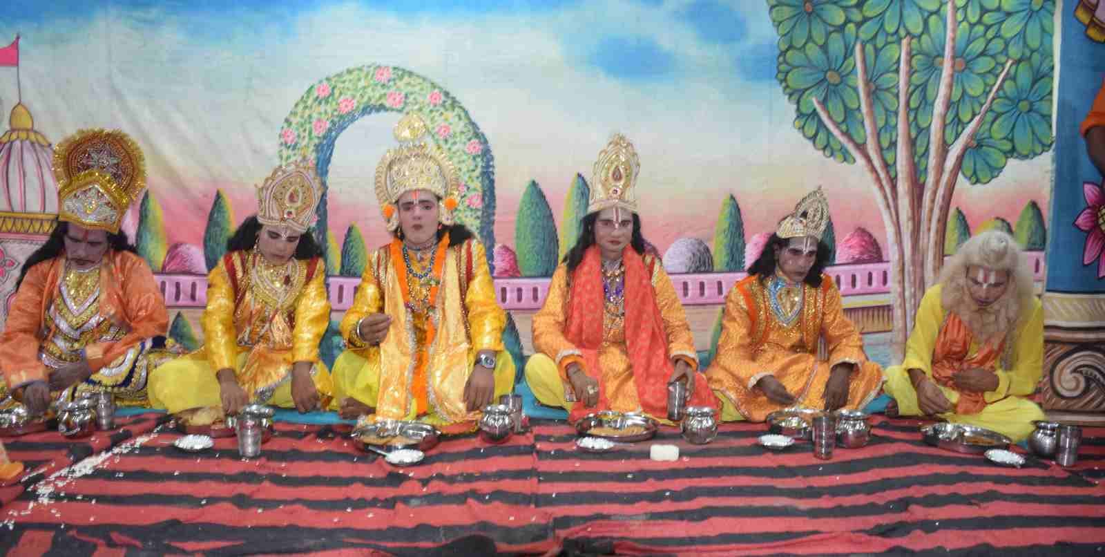 पुरानी कोतवाली में चल रही श्रीरामलीला में कलेवा का दृश्य। पुरानी कोतवाली में चल रही श्रीरामलीला में कलेवा का दृश्य।