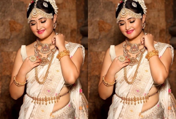 Rashmi Desai Look Beautiful In Pic Up Ki Beauty After Rajasthani Bengali Bride - मांग में सिंदूर और साड़ी में रश्मि देसाई ने शेयर की तस्वीर, फैंस बोले- 'आई हो यूपी बिहार