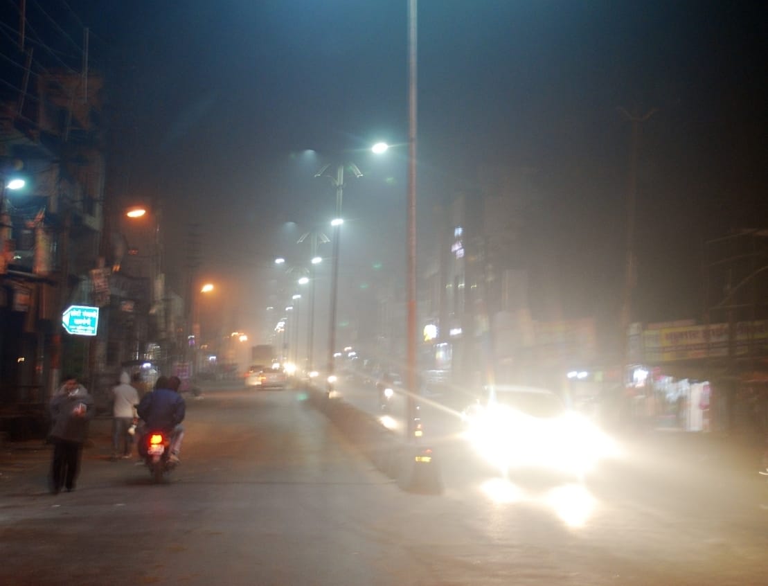 शामली रात्री 10सडक पर फैला स्मॉग