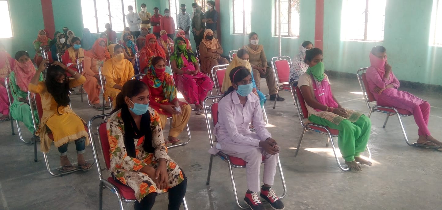 शामली उधम सिंह स्टेडियम में मिशन शक्ति अभियान के अंतर्गत कार्यक्रम में भाग लेती महिलाएं शामली उधम सिंह स्टेडियम में मिशन शक्ति अभियान के अंतर्गत कार्यक्रम में भाग लेती महिलाएं