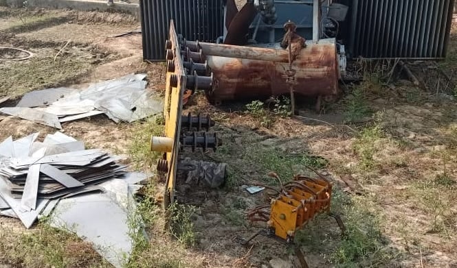 गढीपुख्ता क्षेत्र के गांव दुल्लाहेडी बिजली घर पर डकैती के बाद क्षतीग्रस्त ट्रांसफारमर गढीपुख्ता क्षेत्र के गांव दुल्लाहेडी बिजली घर पर डकैती के बाद क्षतीग्रस्त ट्रांसफारमर