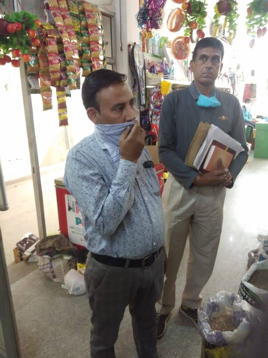 मौके पर कार्रवाई करती पुलिस सीएम फ्लाईंग की टीम मौके पर कार्रवाई करती पुलिस सीएम फ्लाईंग की टीम