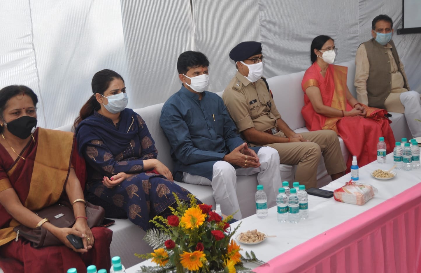 शामली कोतवाली में महिला हेल्प डेक्स के शुभारंभ पर आयोजित कार्यक्रम में मौजूद विधायक तेजेन्द्र न शामली कोतवाली में महिला हेल्प डेक्स के शुभारंभ पर आयोजित कार्यक्रम में मौजूद विधायक तेजेन्द्र न