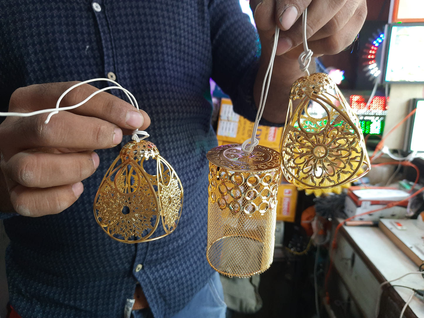 - दीपावली की तैयारी -- स्वदेशी इलेक्ट्रिक छोटे झूमर - दीपावली की तैयारी -- स्वदेशी इलेक्ट्रिक छोटे झूमर