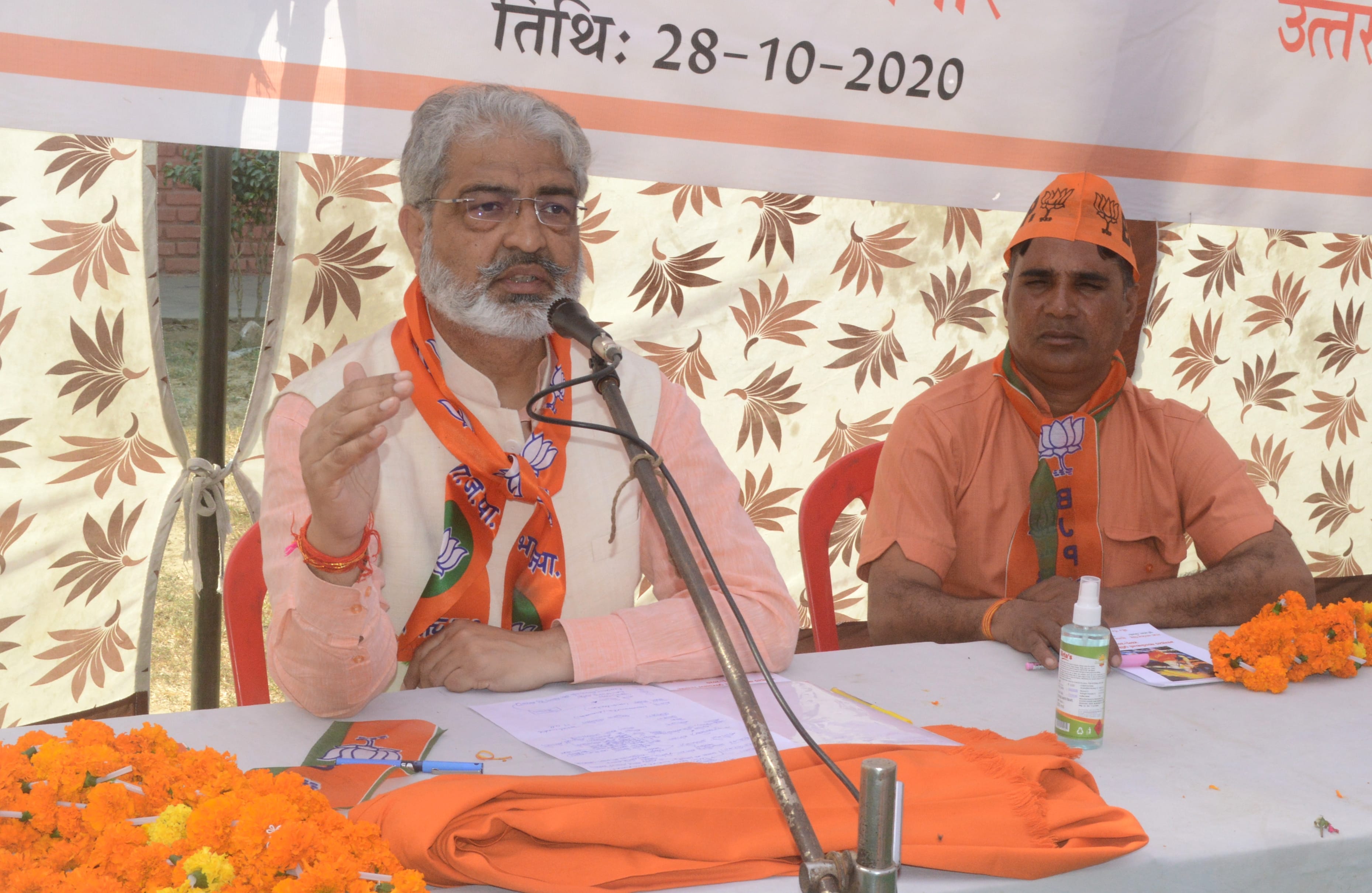 बिजनौर में यशपाल आर्य सरस्वती विद्या मंदिर में भाजपा के प्रशिक्षण शिविर को संबोधित करते पूर्व स? बिजनौर में यशपाल आर्य सरस्वती विद्या मंदिर में भाजपा के प्रशिक्षण शिविर को संबोधित करते पूर्व स?