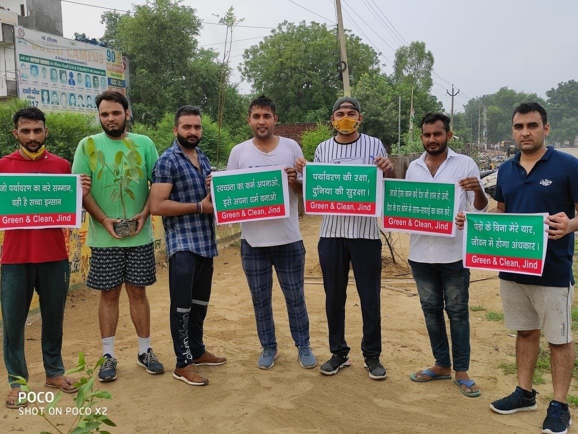 पौधरोपण करने वाले युवाओं की पौधरोपण दौरान जागरूक करने की फाइल फोटो। पौधरोपण करने वाले युवाओं की पौधरोपण दौरान जागरूक करने की फाइल फोटो।