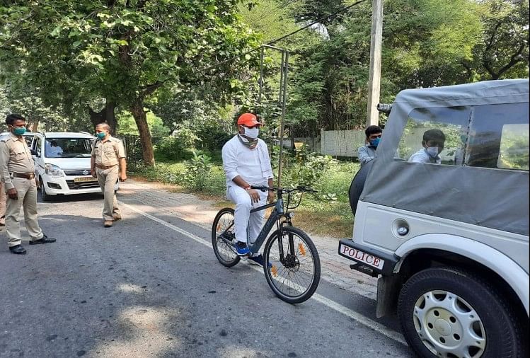 Energy Minister Shrikant Sharma Set Out To Inspect Sub Station From Bicycle  - यूपी: ऊर्जा मंत्री श्रीकांत शर्मा साइकिल से सब स्टेशन का निरीक्षण करने  निकले, प्रदूषण पर कही ये ...