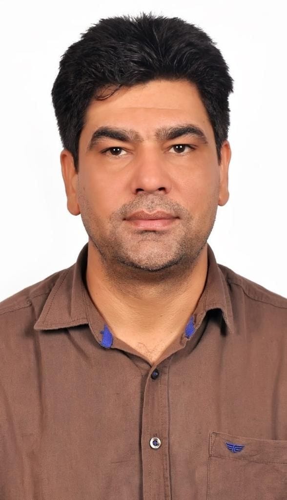 रोटी बैंक के संचालक बलविंद्र नैन। 