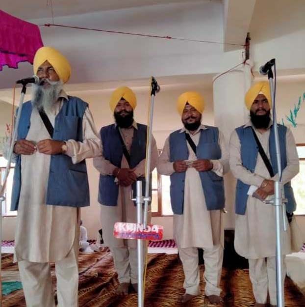 रीठा साहिब जोड़ मेले में गुरुवाणी करते ज्ञानी गुरनाम सिंह परवाना। रीठा साहिब जोड़ मेले में गुरुवाणी करते ज्ञानी गुरनाम सिंह परवाना।