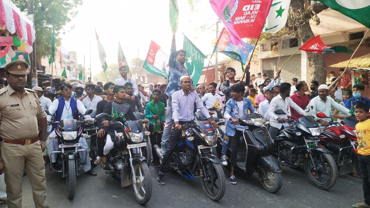 सिटी कस्बे में ईद मिलादुन्नबी पर निकला वाहन जुलूस।