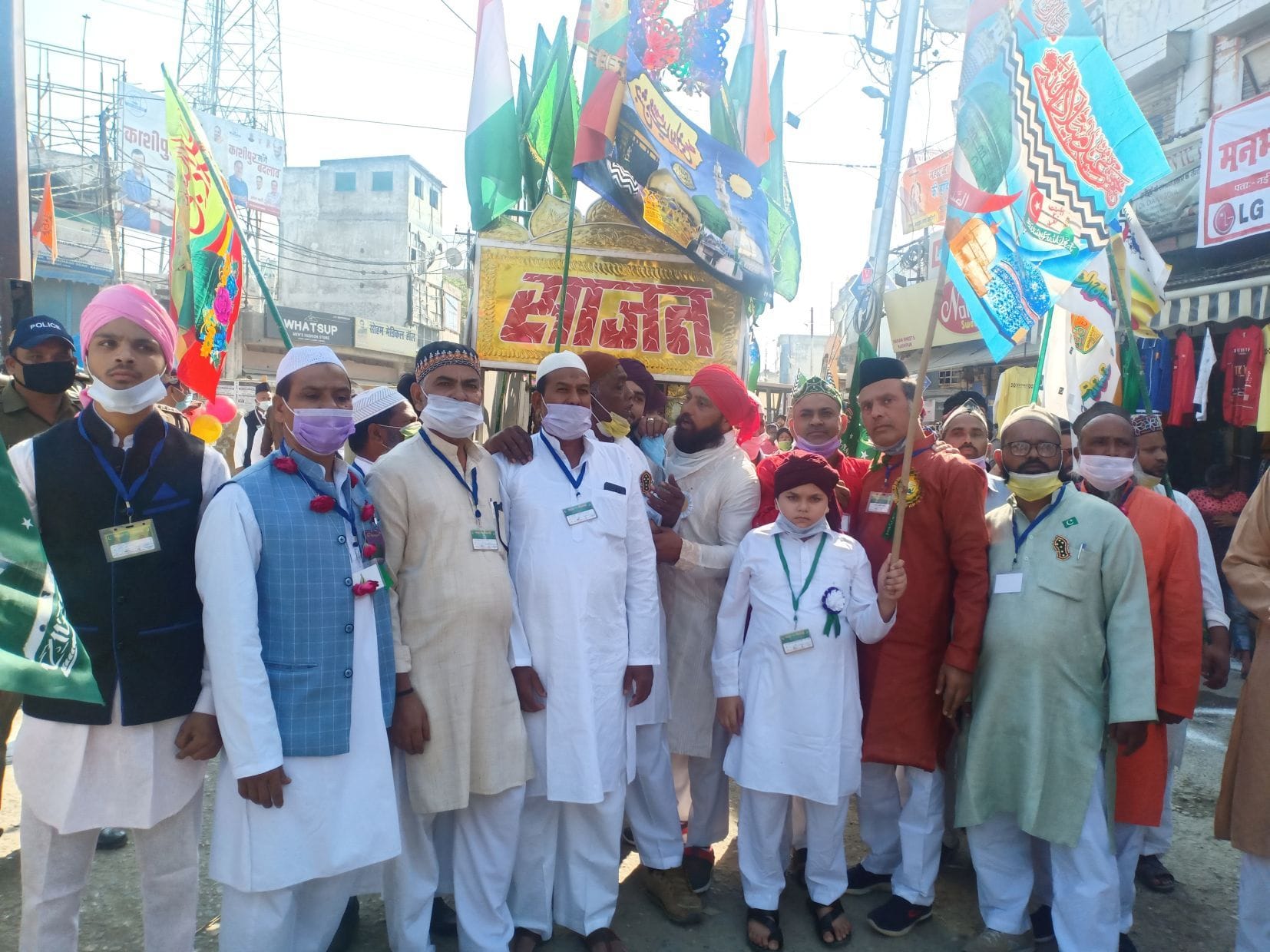 काशीपुर में जुलूसे मोहम्मदी में शिरकत करते लोग। संवाद काशीपुर में जुलूसे मोहम्मदी में शिरकत करते लोग। संवाद